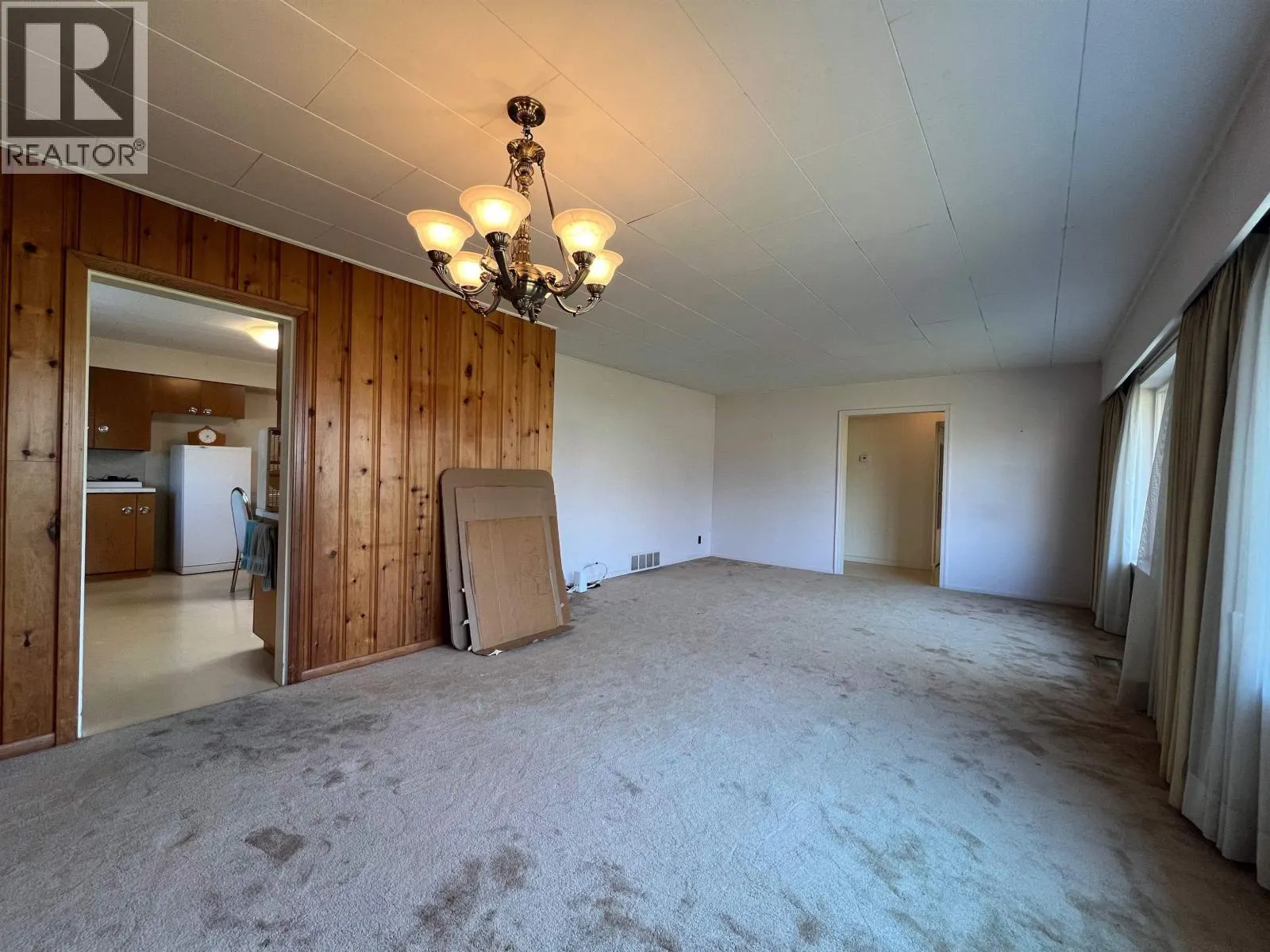 3047 OXFORD STREET