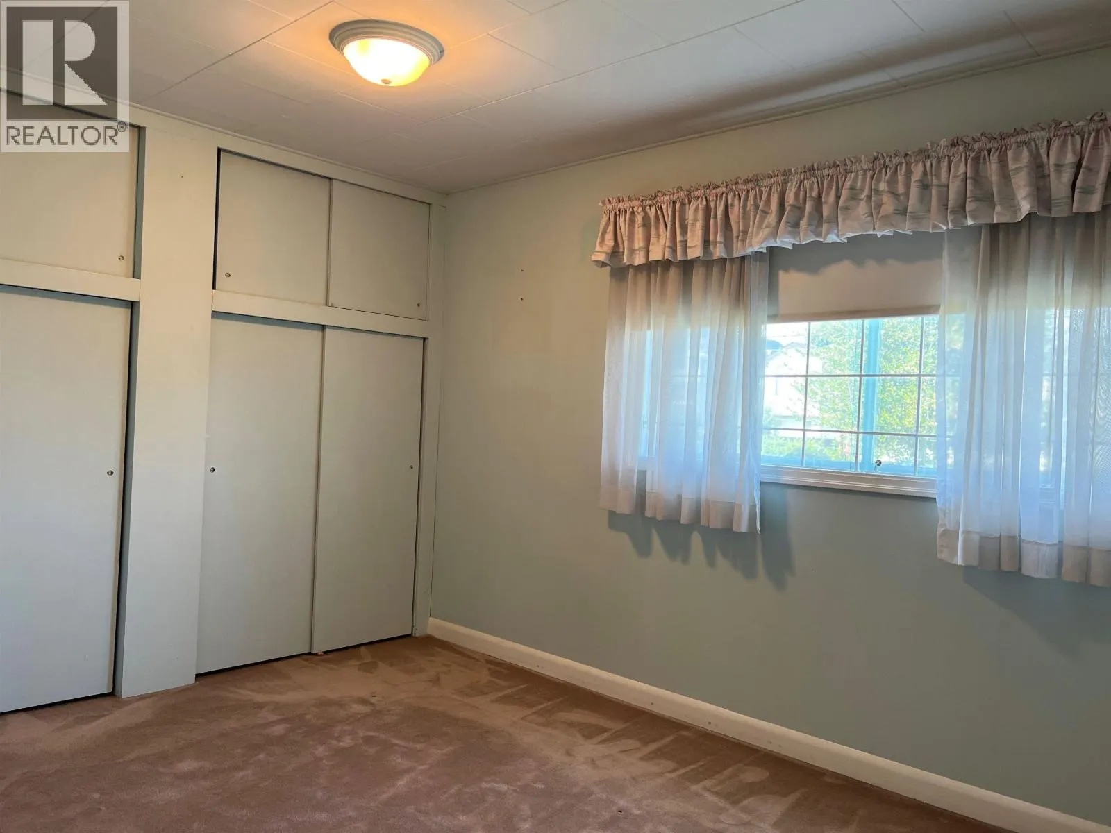 3047 OXFORD STREET