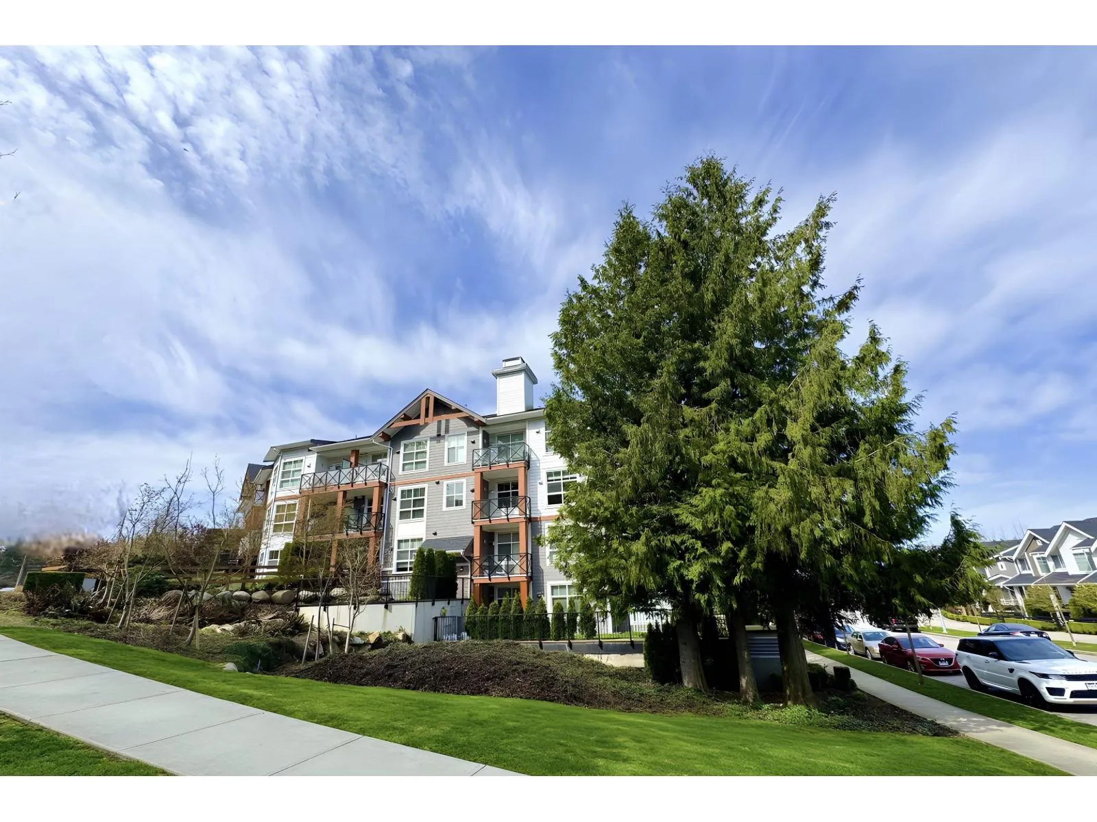 101 14605 MCDOUGALL DRIVE