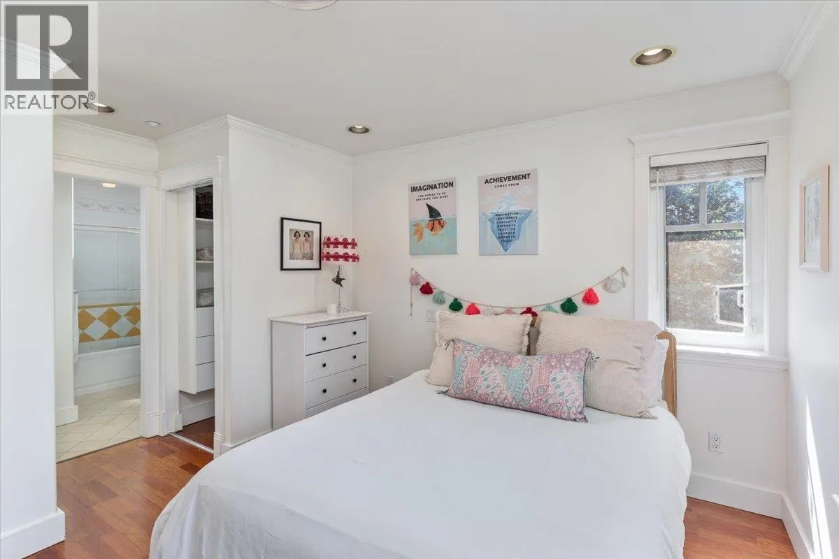 1910 QUILCHENA CRESCENT
