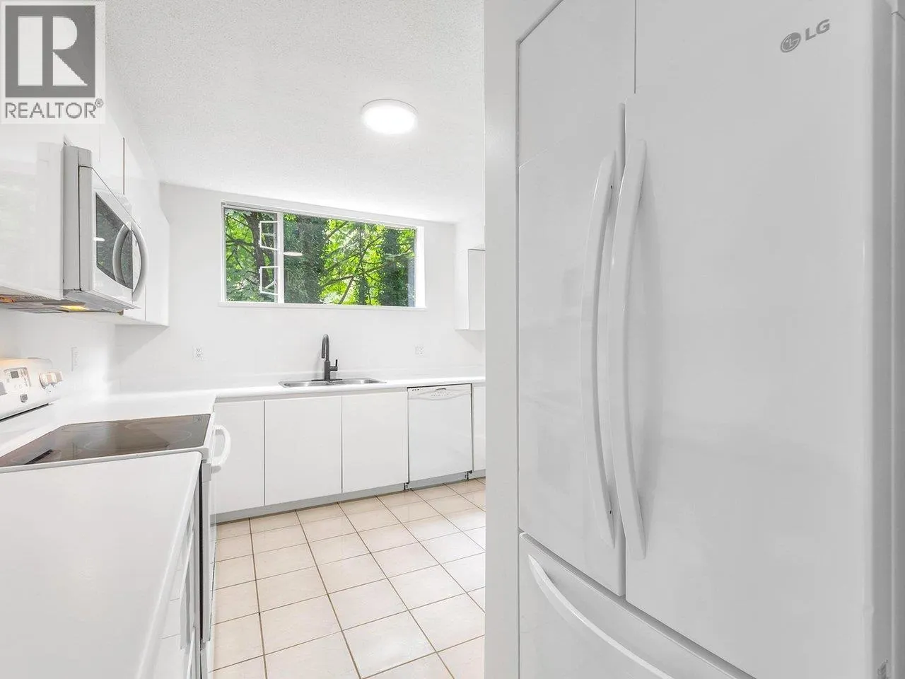 307 3061 E KENT AVENUE NORTH