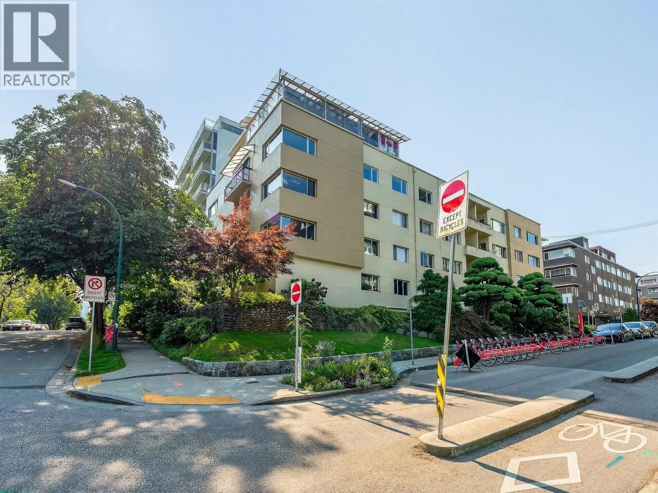 306 1972 ROBSON STREET