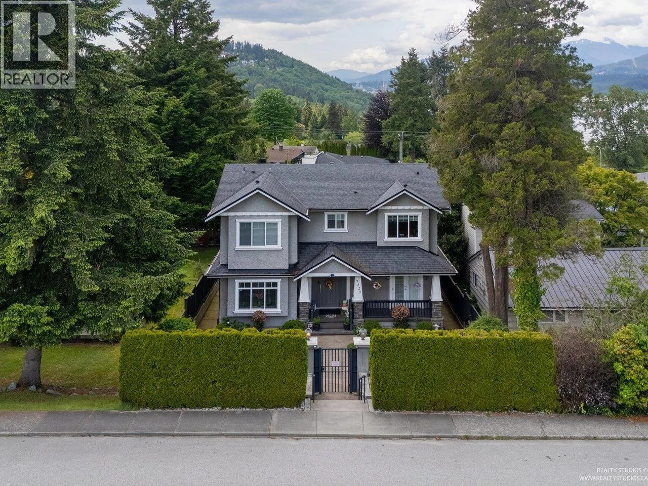 7227 BARNET ROAD