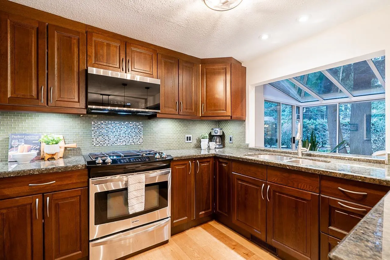 18 CLOVERMEADOW CRESCENT