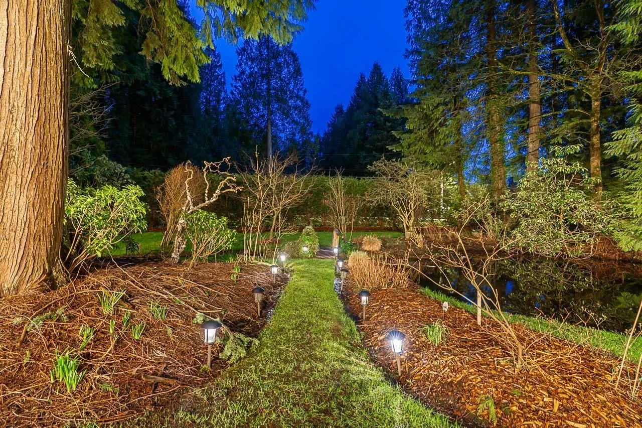 18 CLOVERMEADOW CRESCENT