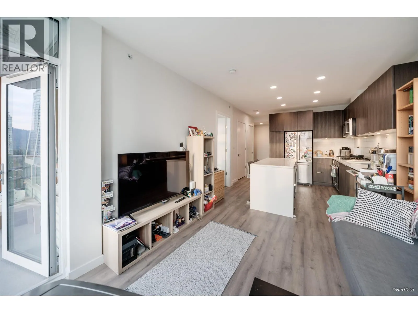 1201 530 WHITING WAY