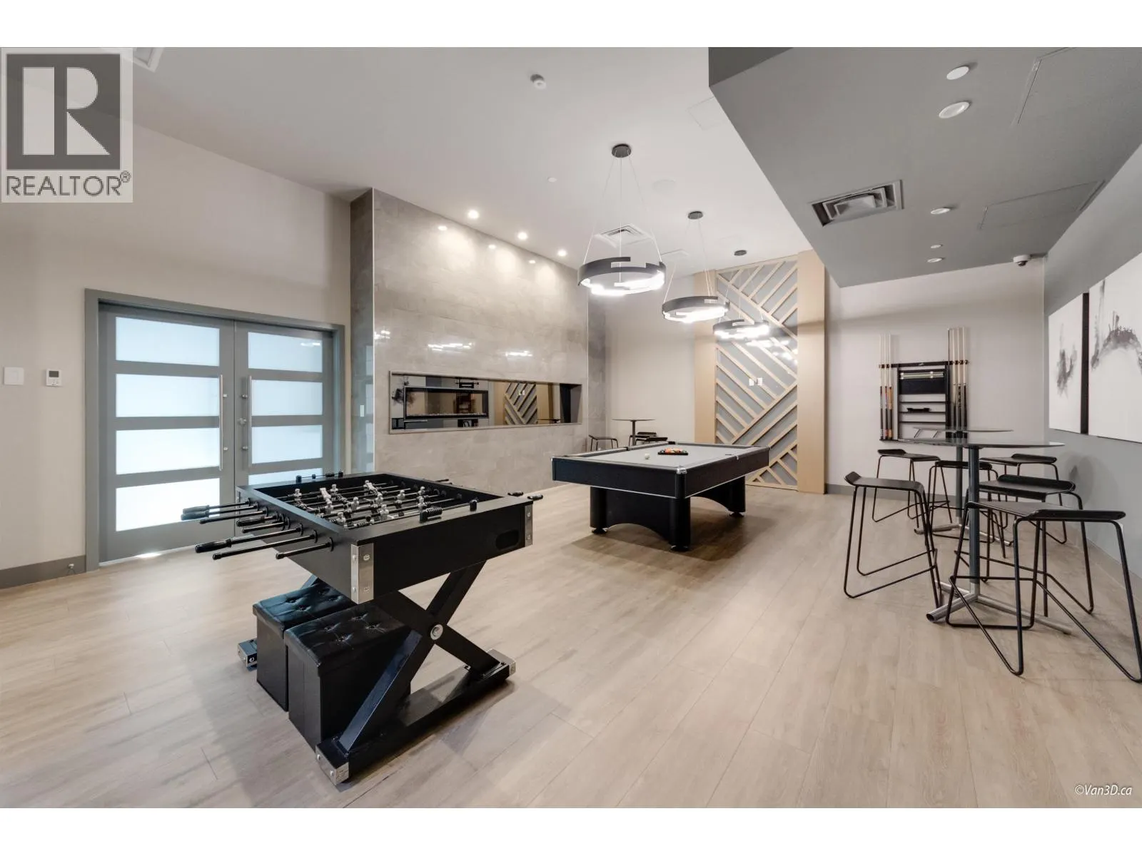 1201 530 WHITING WAY