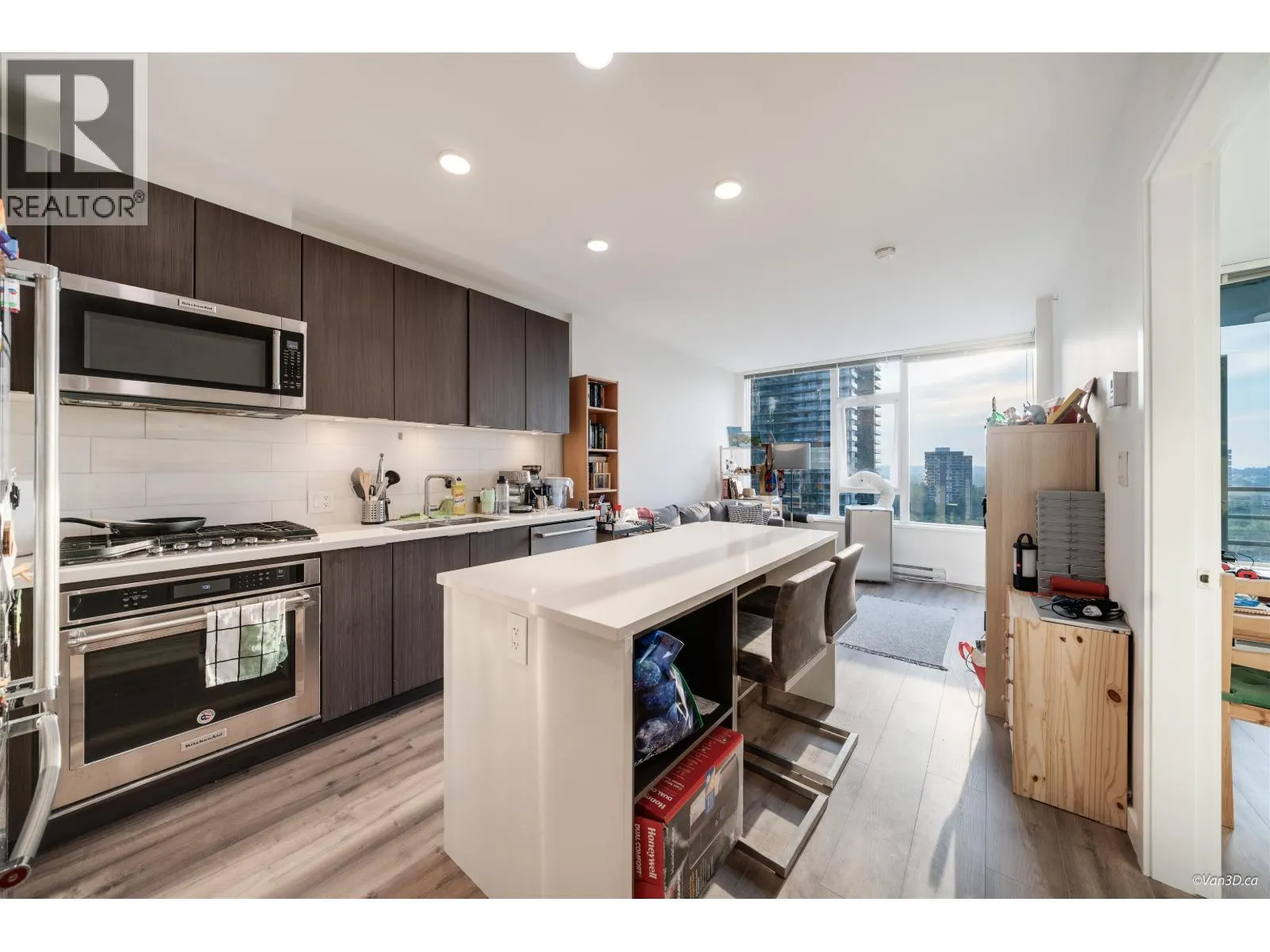 1201 530 WHITING WAY