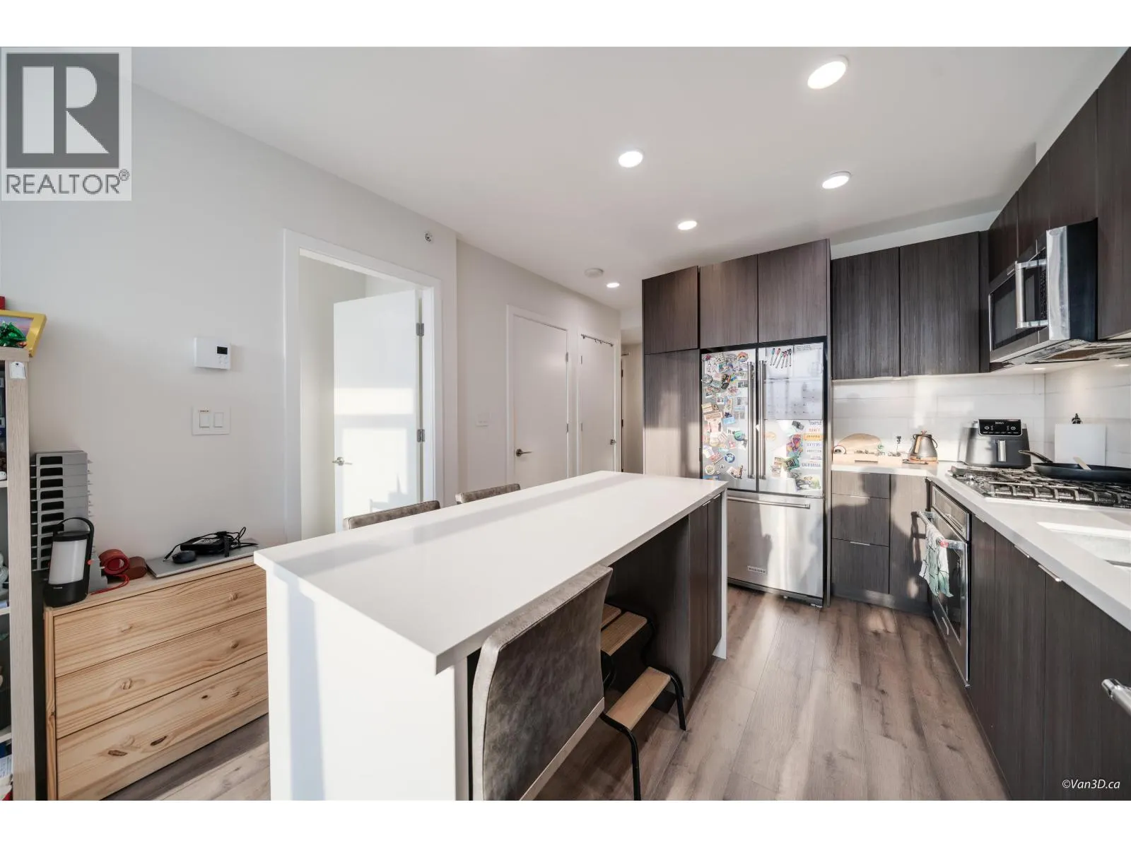 1201 530 WHITING WAY