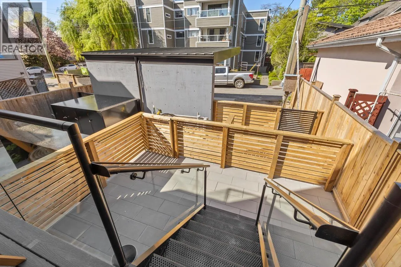 679 W 18TH AVENUE
