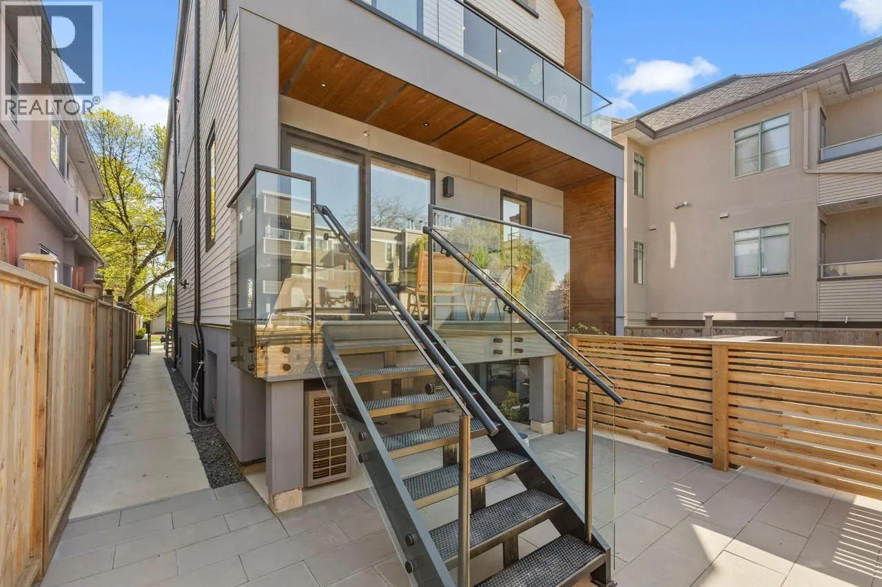 679 W 18TH AVENUE