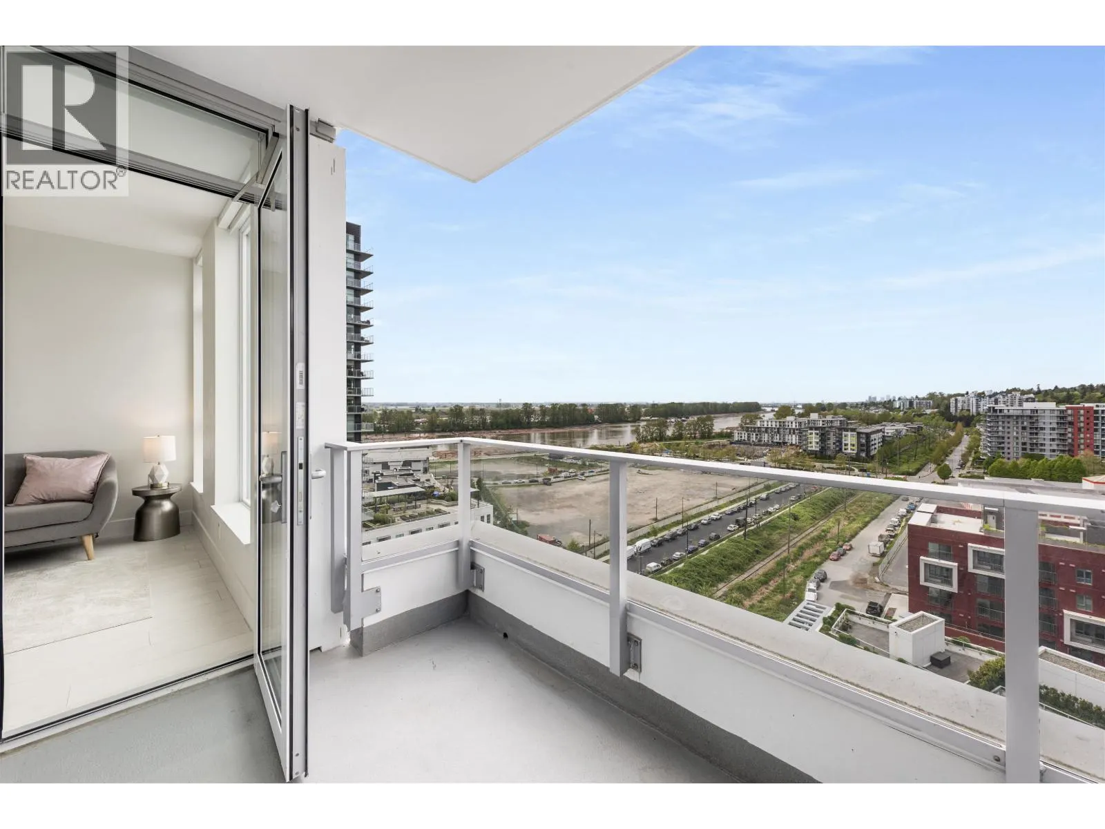 1304 3438 SAWMILL CRESCENT
