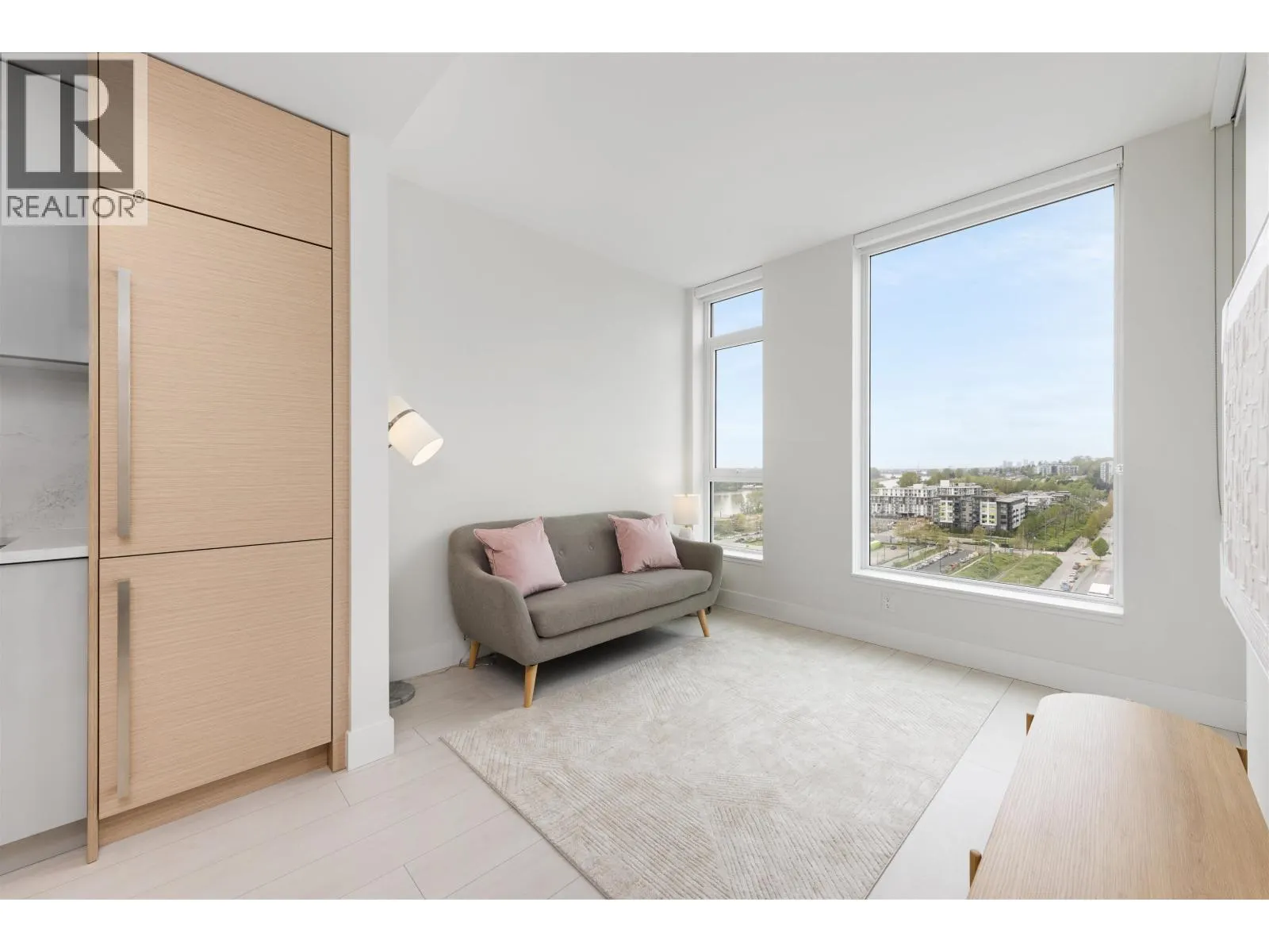 1304 3438 SAWMILL CRESCENT