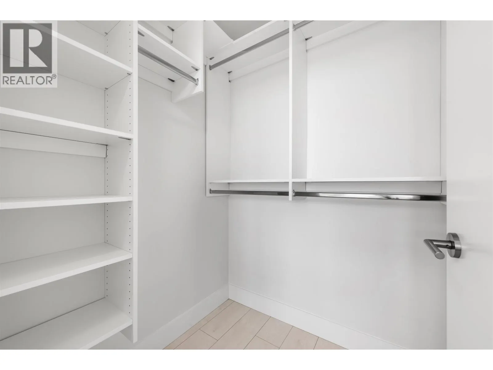 1304 3438 SAWMILL CRESCENT