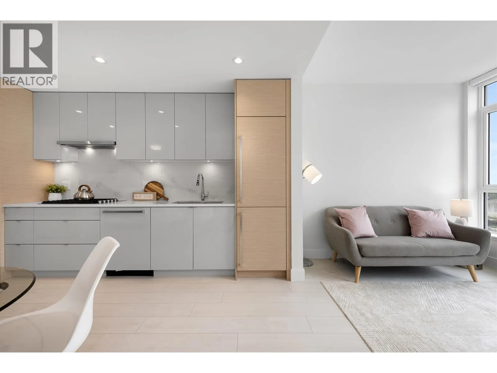 1304 3438 SAWMILL CRESCENT