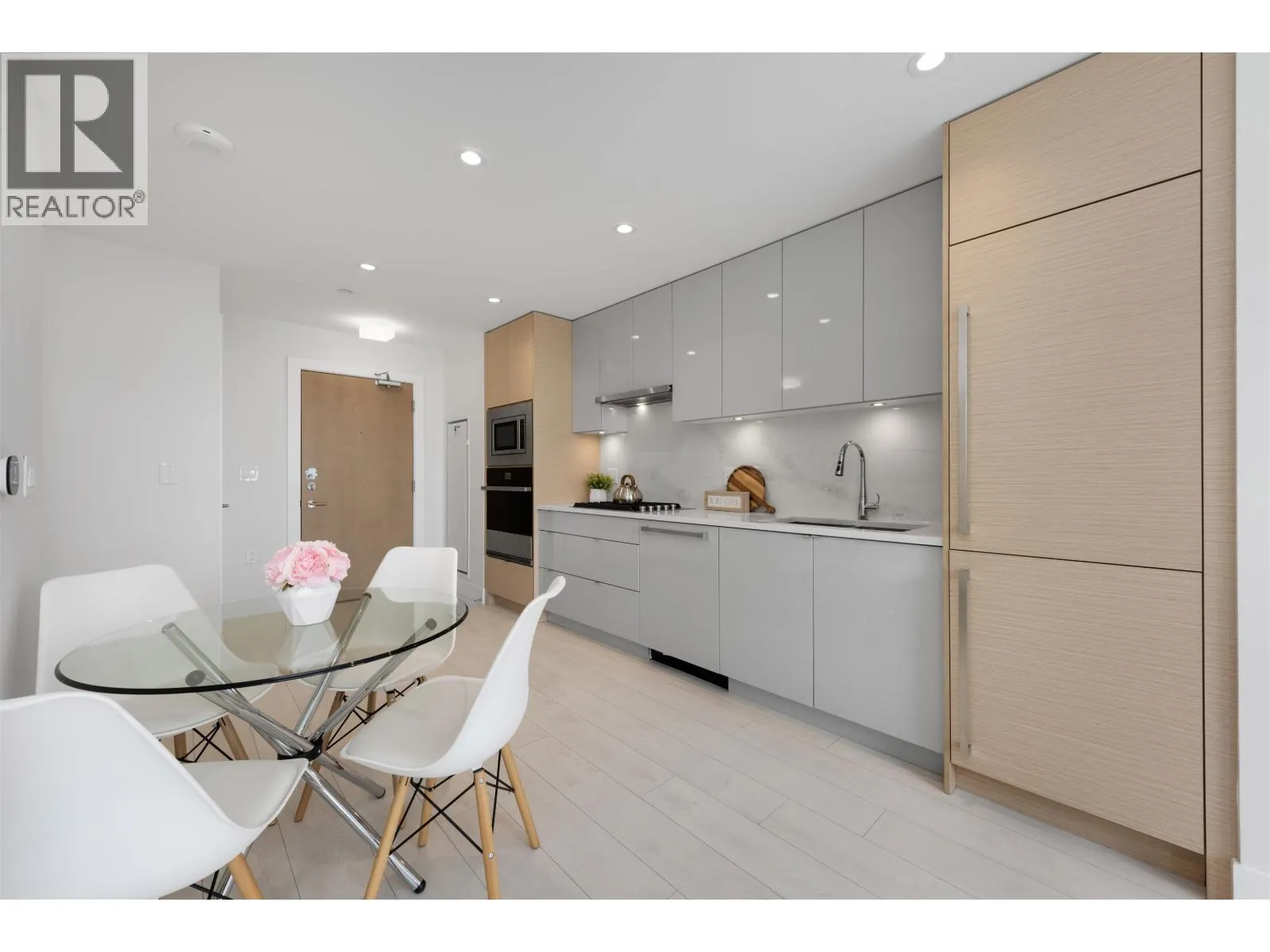 1304 3438 SAWMILL CRESCENT