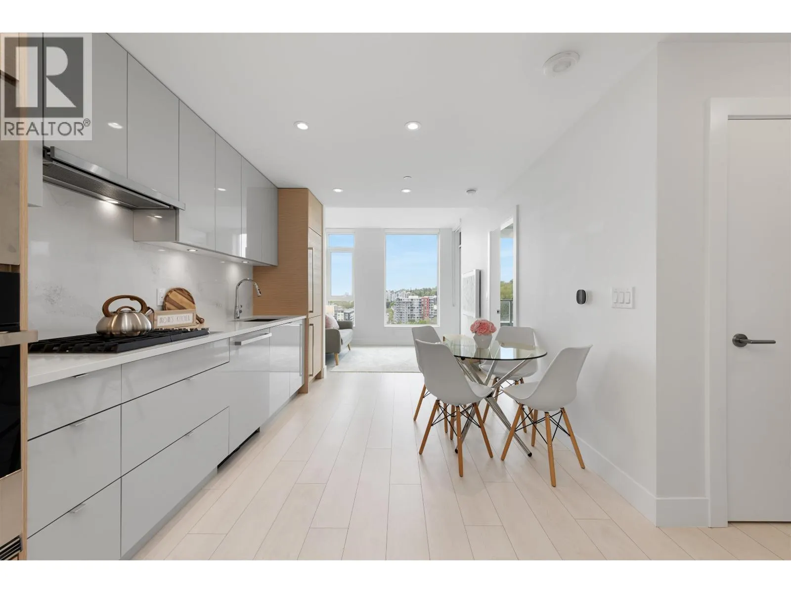1304 3438 SAWMILL CRESCENT