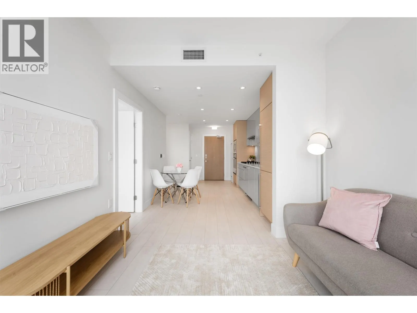 1304 3438 SAWMILL CRESCENT