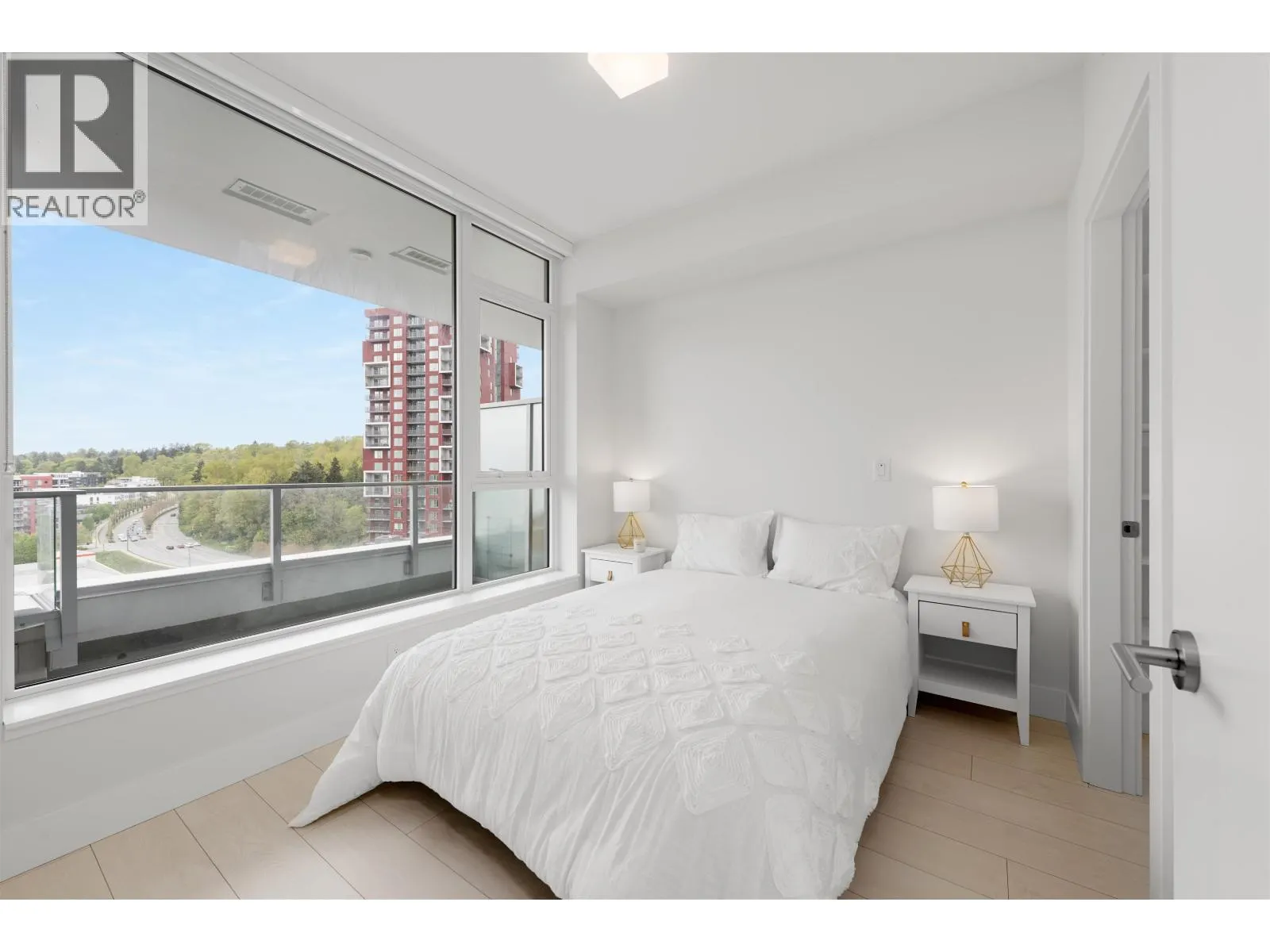 1304 3438 SAWMILL CRESCENT
