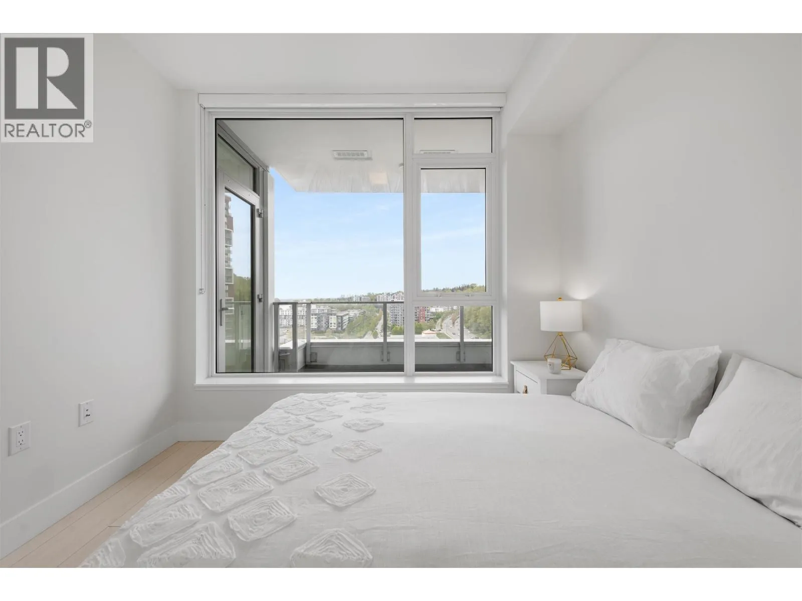 1304 3438 SAWMILL CRESCENT