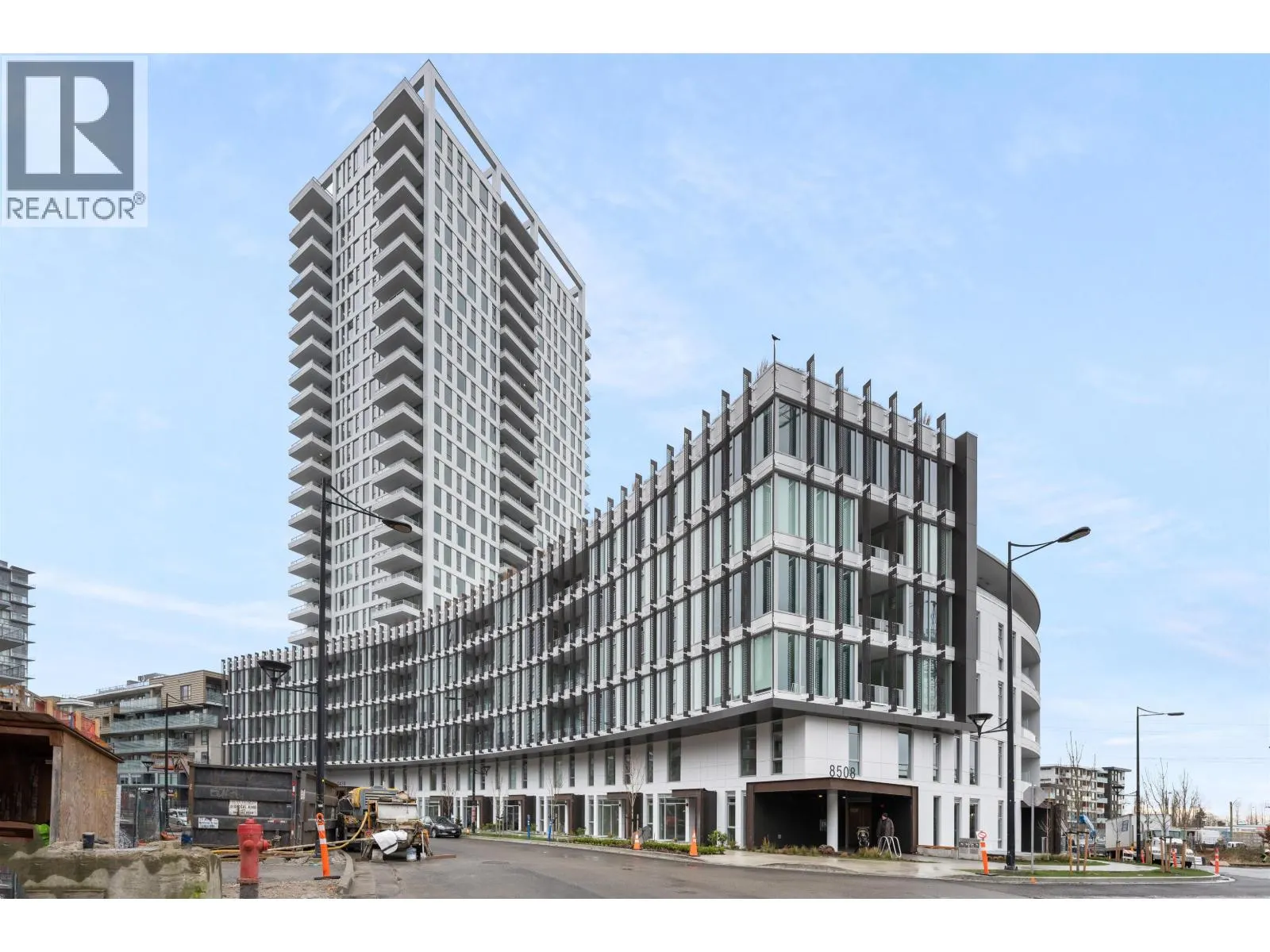 1304 3438 SAWMILL CRESCENT