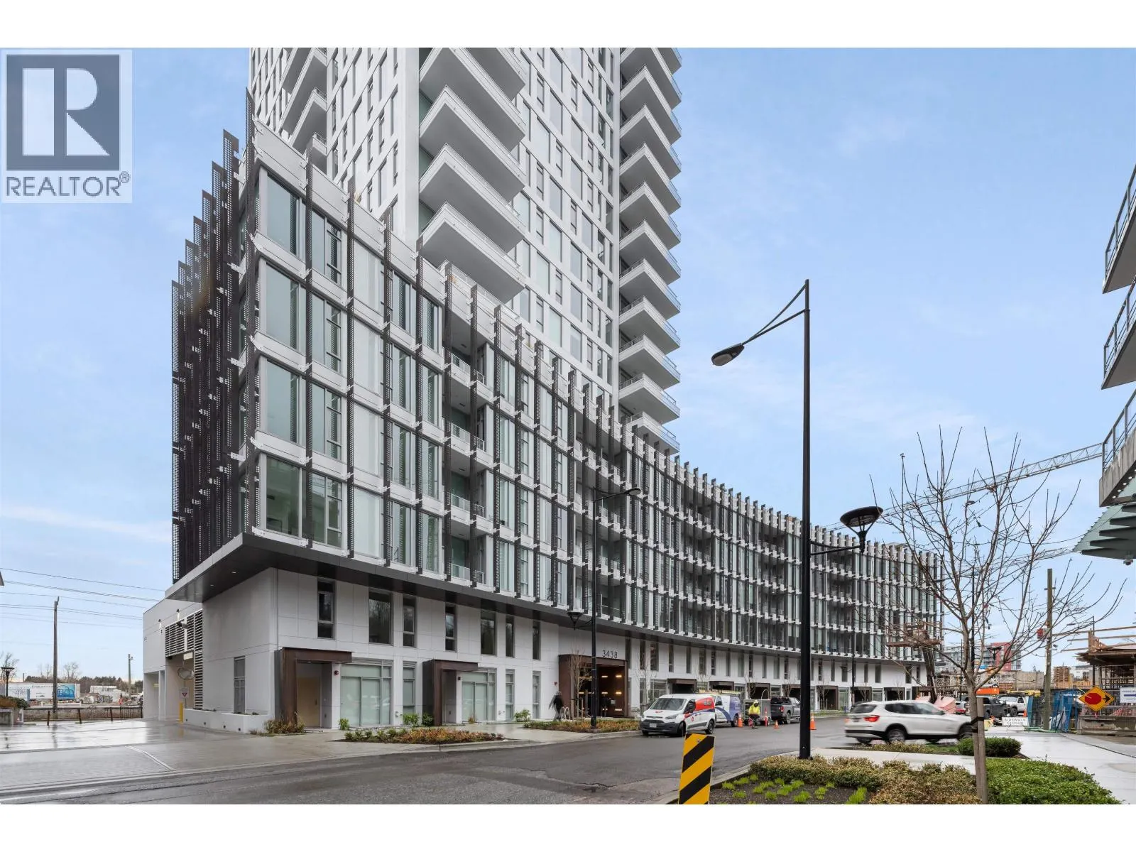 1304 3438 SAWMILL CRESCENT
