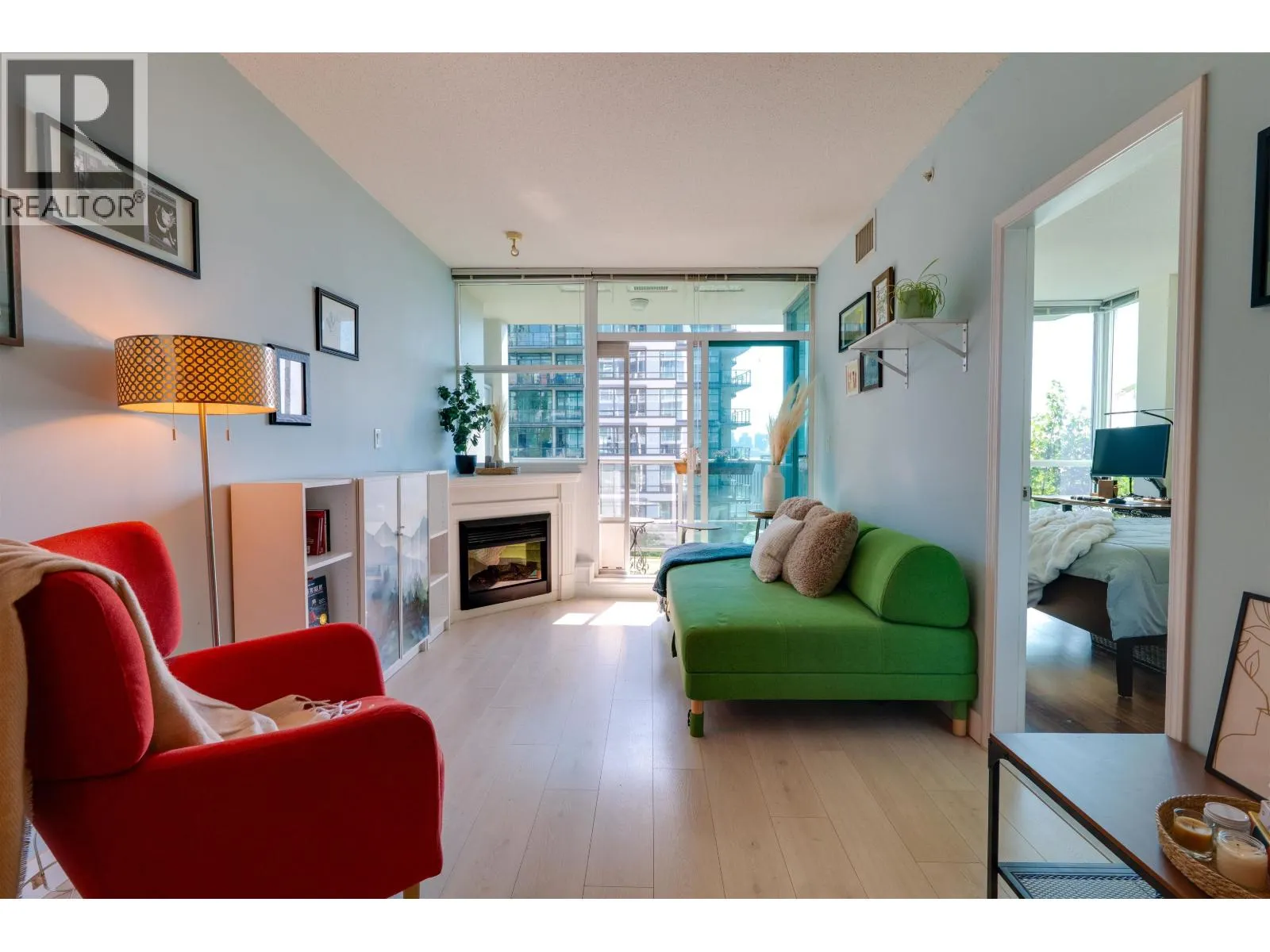 508 168 E ESPLANADE