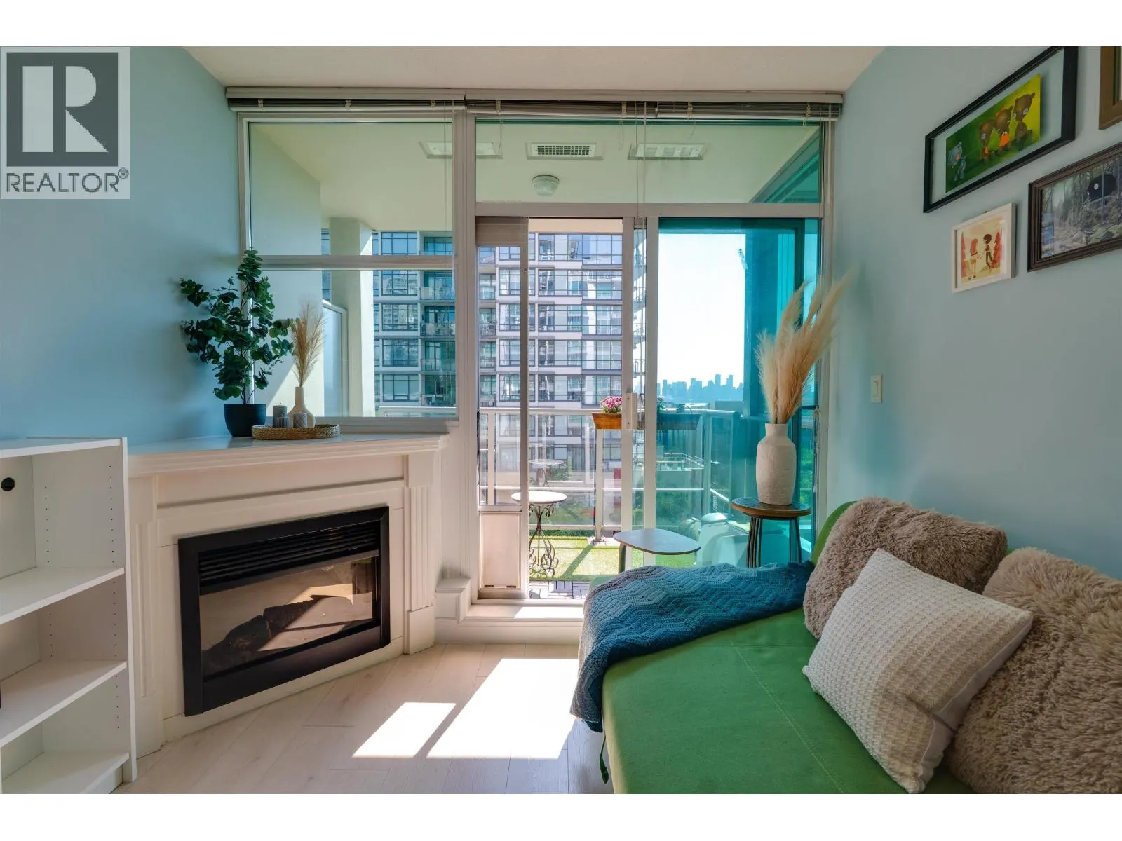 508 168 E ESPLANADE
