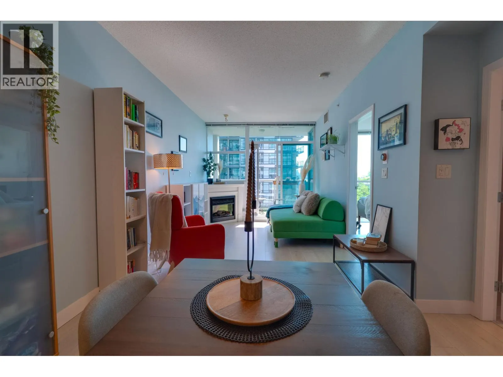 508 168 E ESPLANADE
