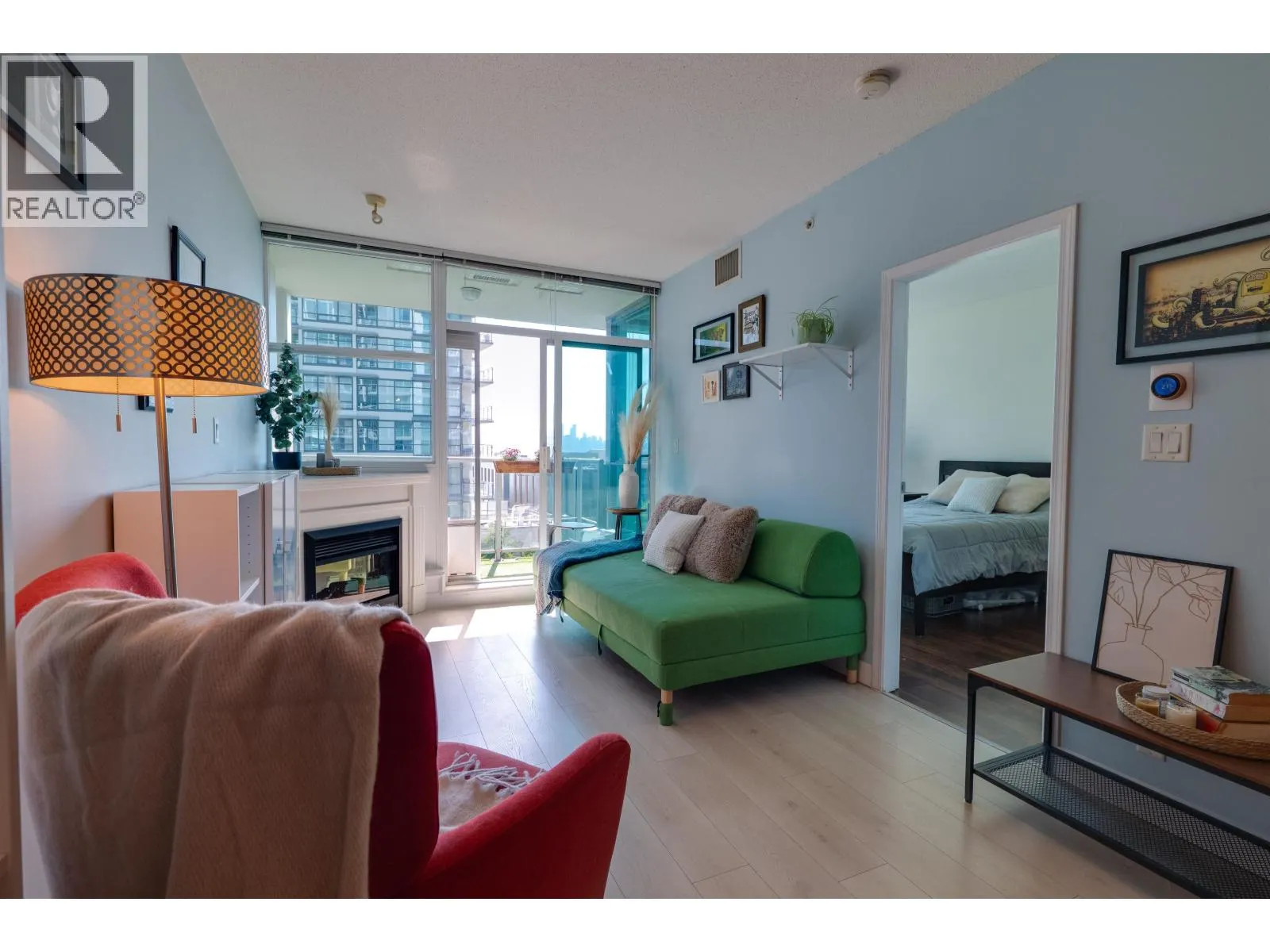 508 168 E ESPLANADE