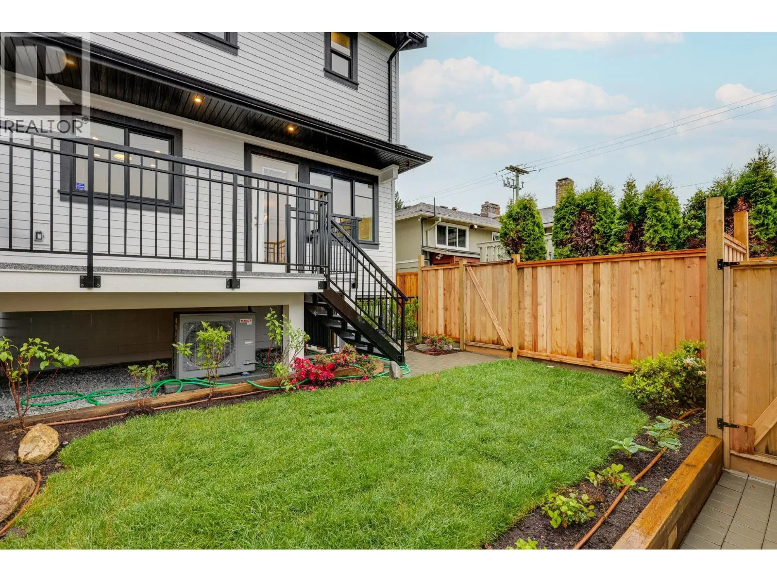 261 E 23RD STREET