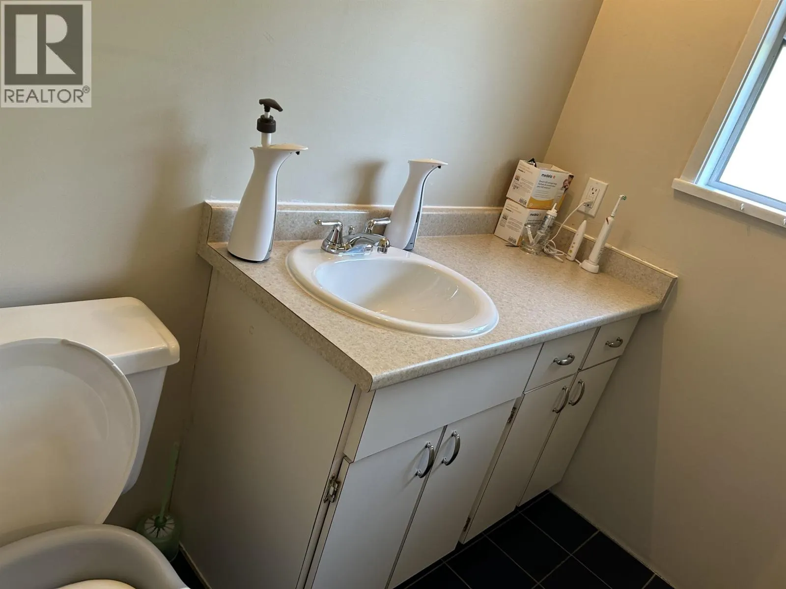 1455 FLORA PLACE