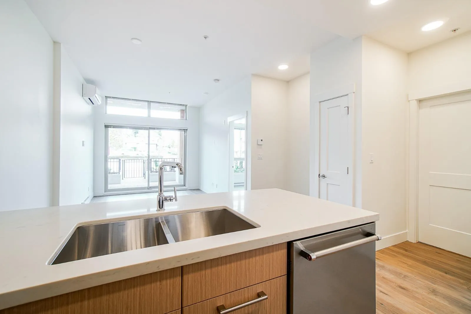 103 14022 NORTH BLUFF ROAD