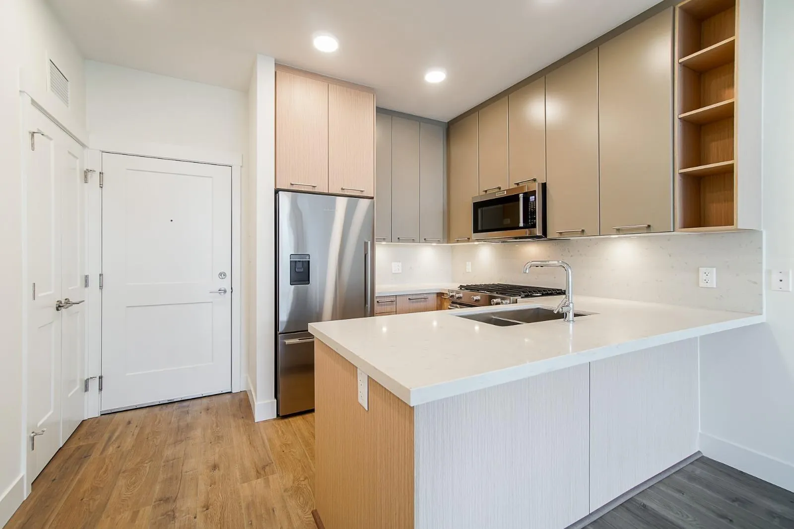 103 14022 NORTH BLUFF ROAD