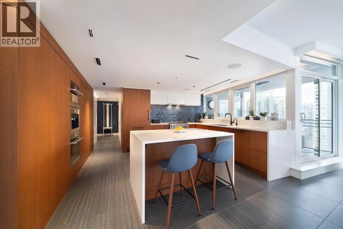 1702 1205 W HASTINGS STREET