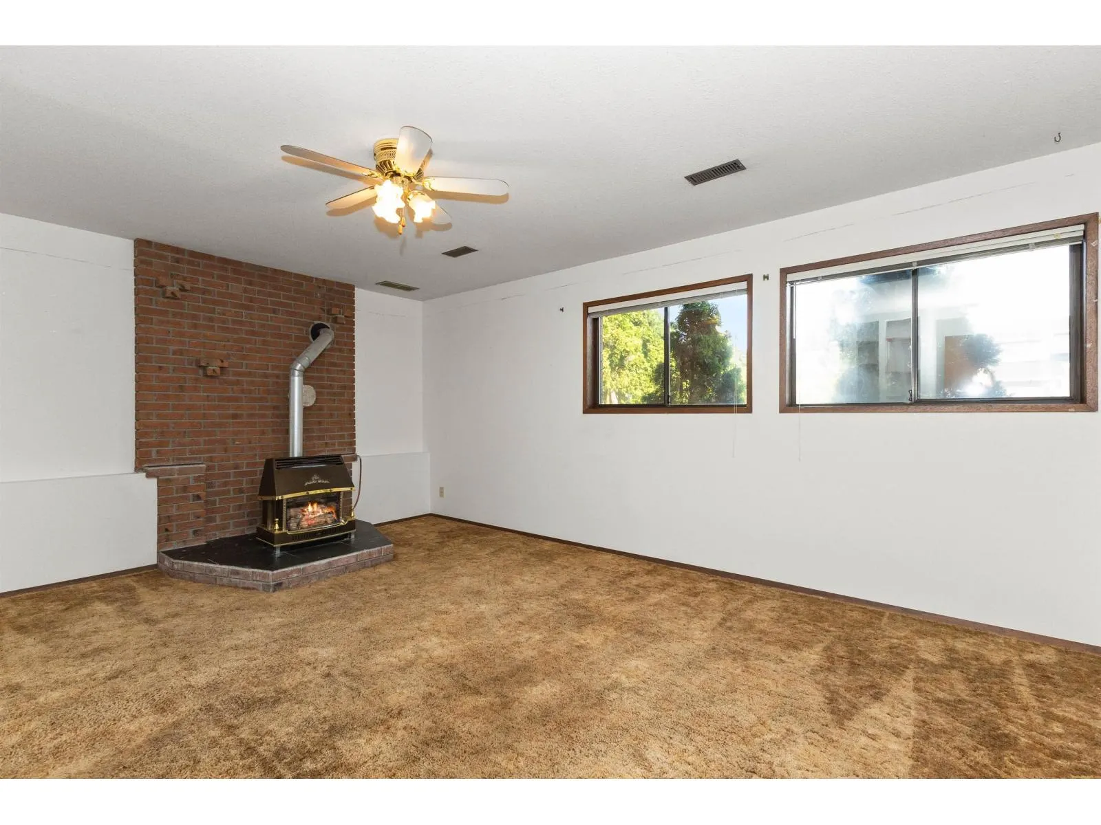 3783 NANAIMO CRESCENT