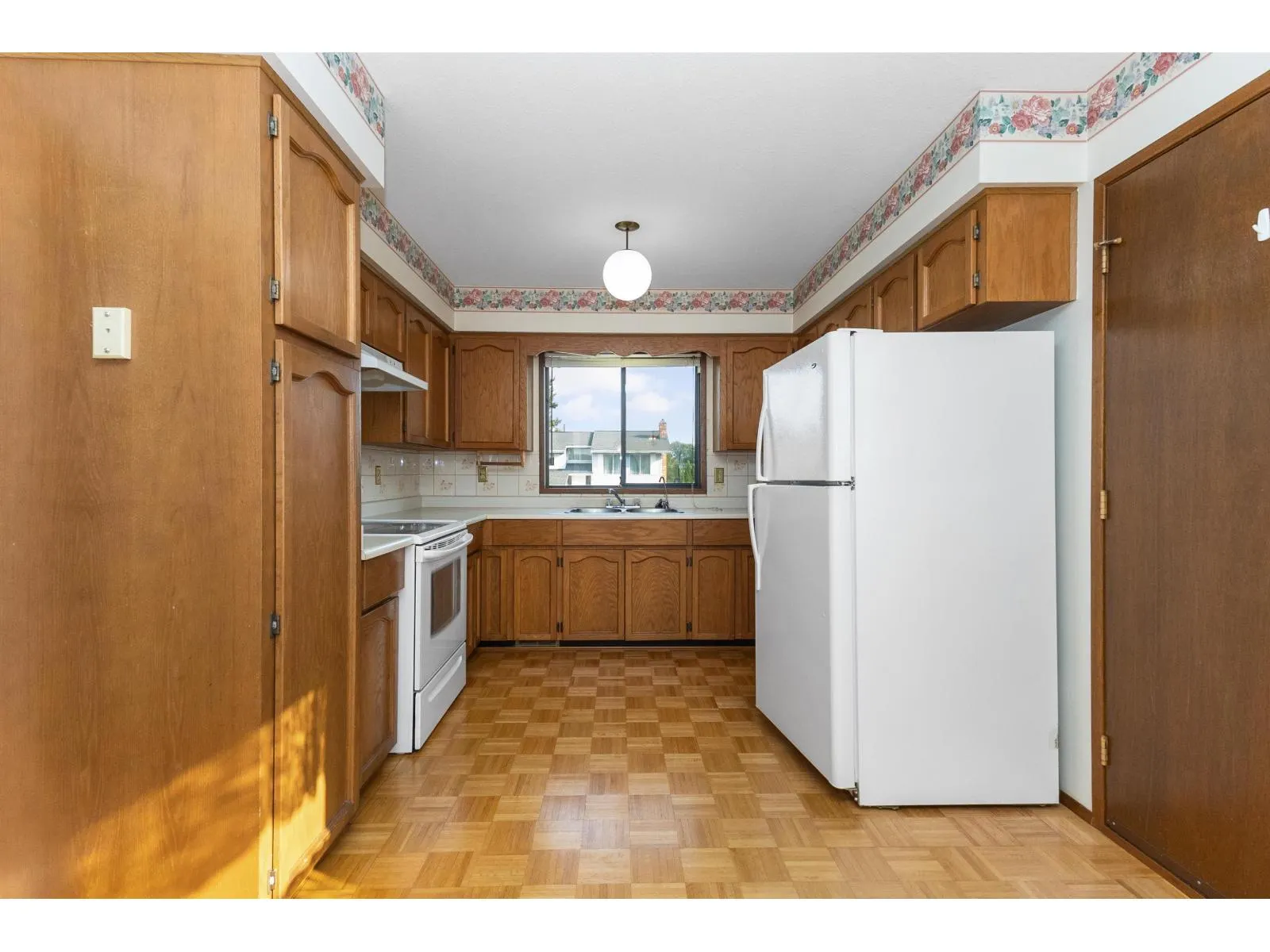 3783 NANAIMO CRESCENT