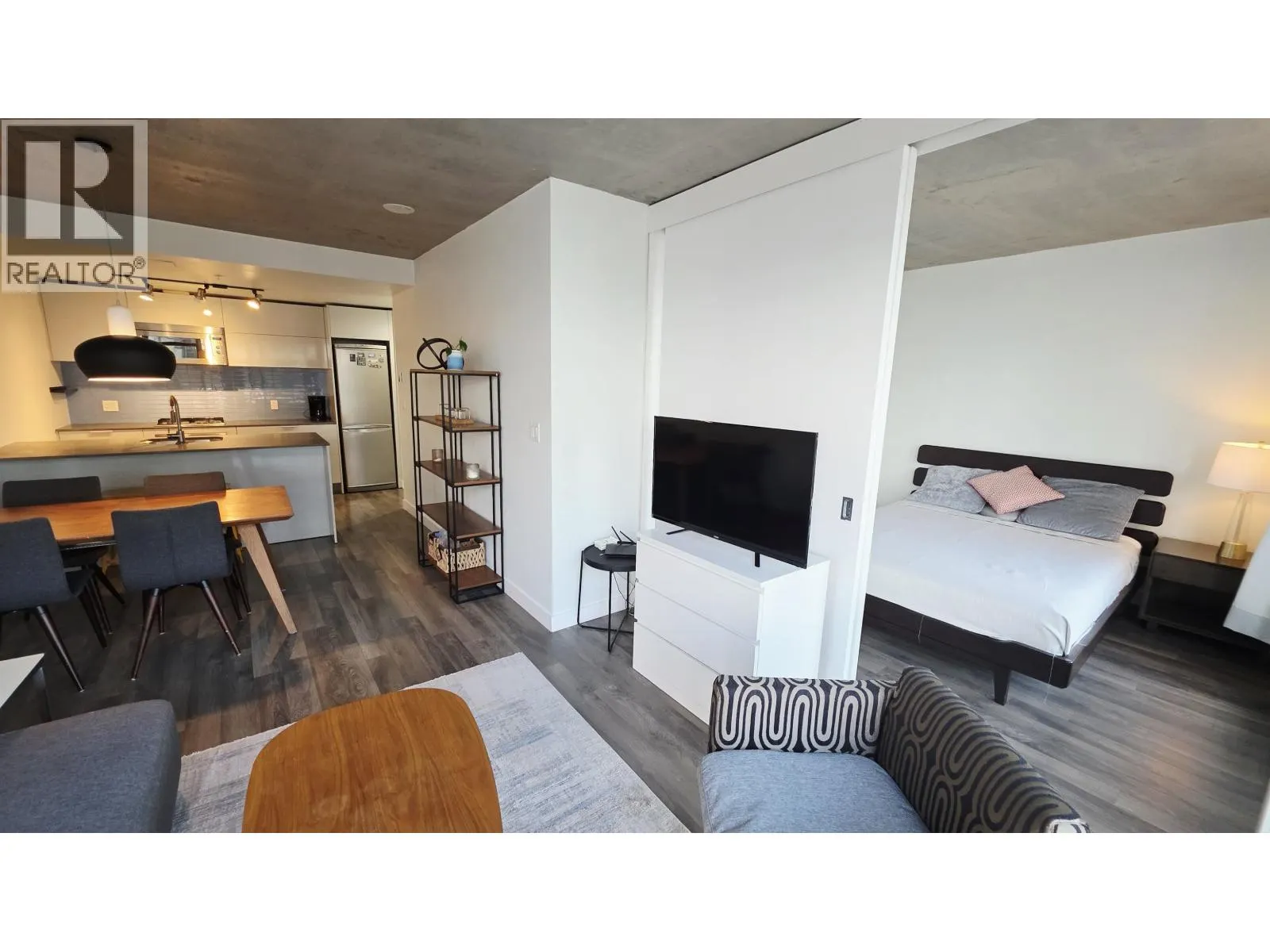 3005 128 W CORDOVA STREET