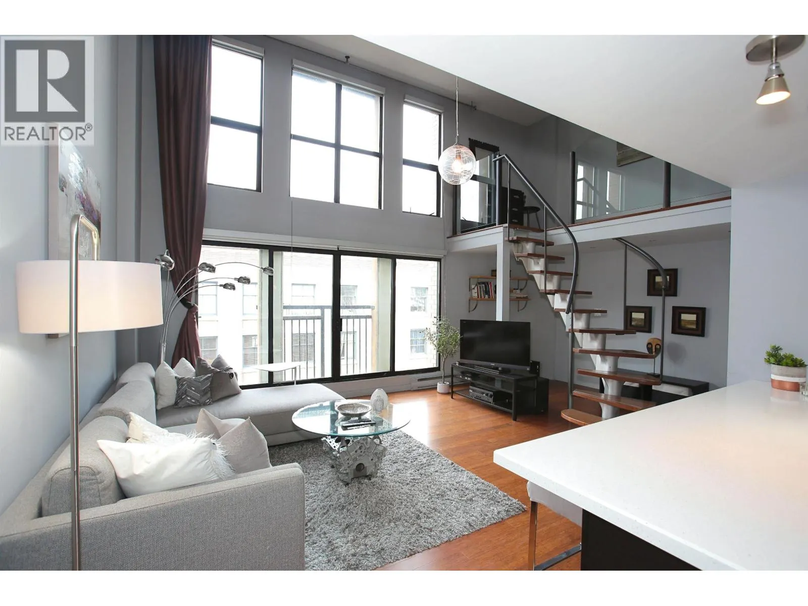 511 22 E CORDOVA STREET