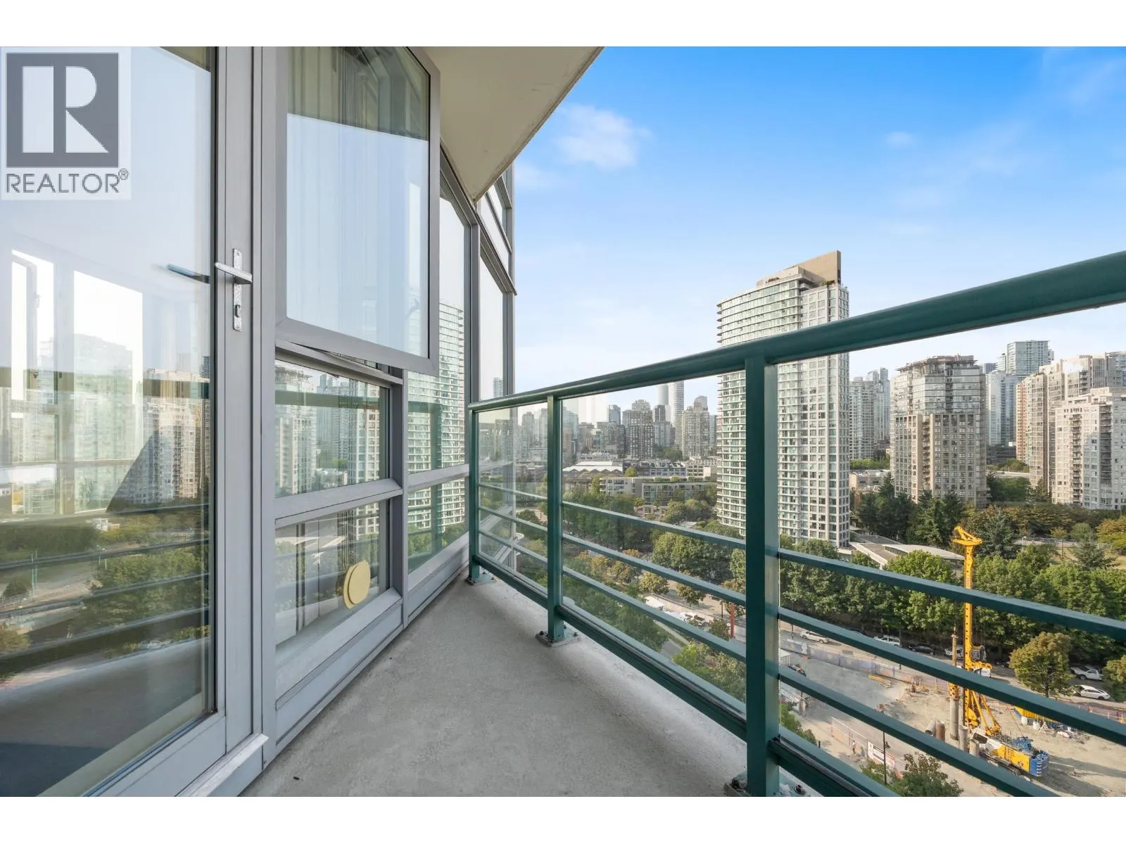 1901 1033 MARINASIDE CRESCENT