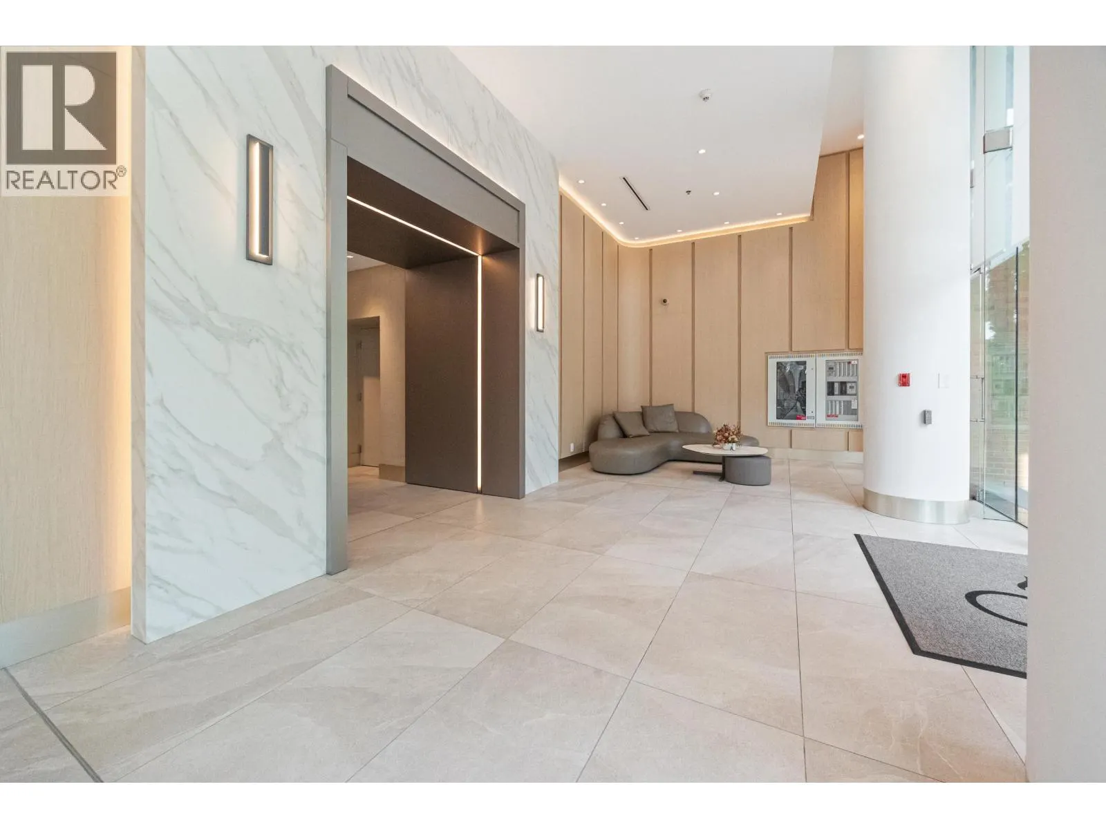 1901 1033 MARINASIDE CRESCENT