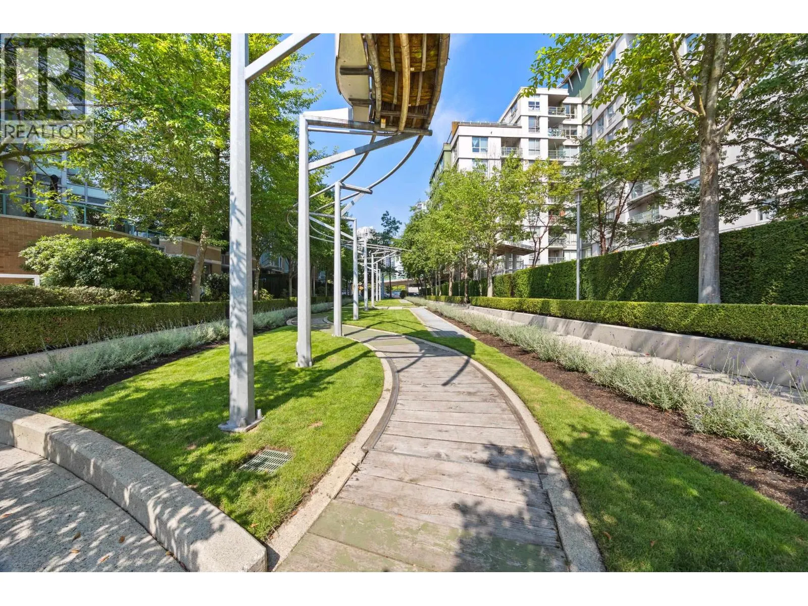 1901 1033 MARINASIDE CRESCENT