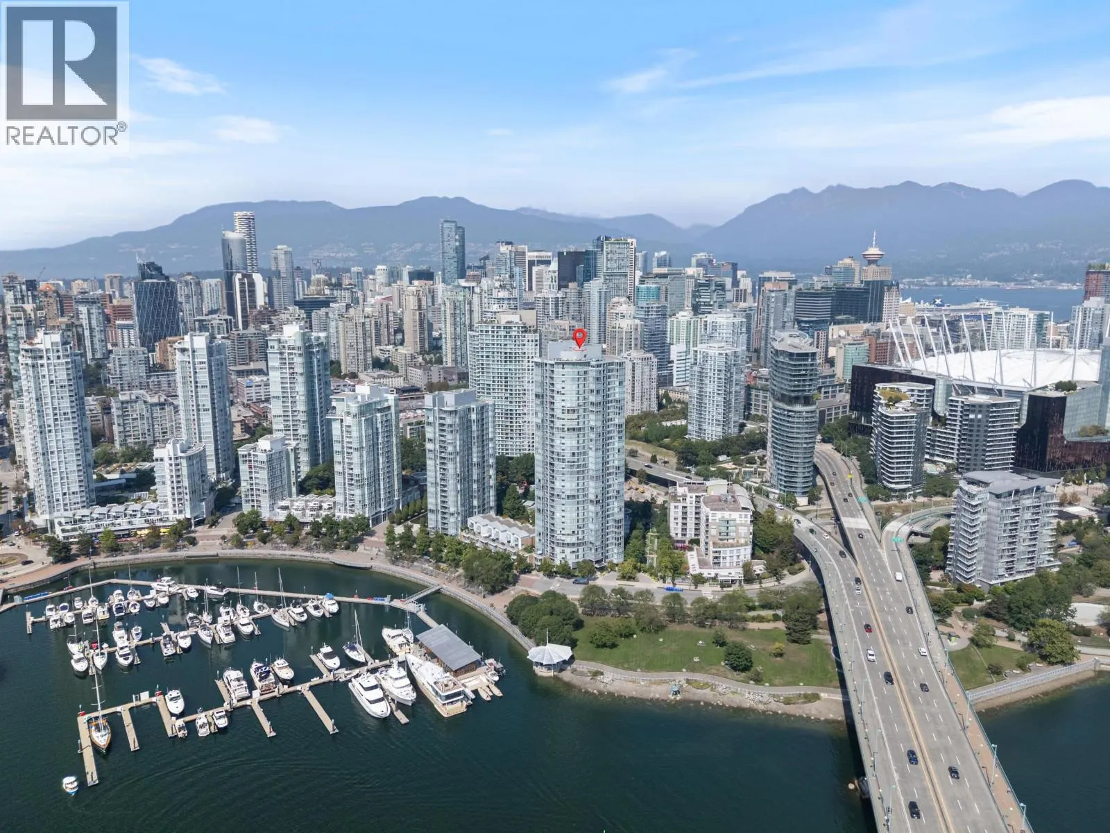 1901 1033 MARINASIDE CRESCENT