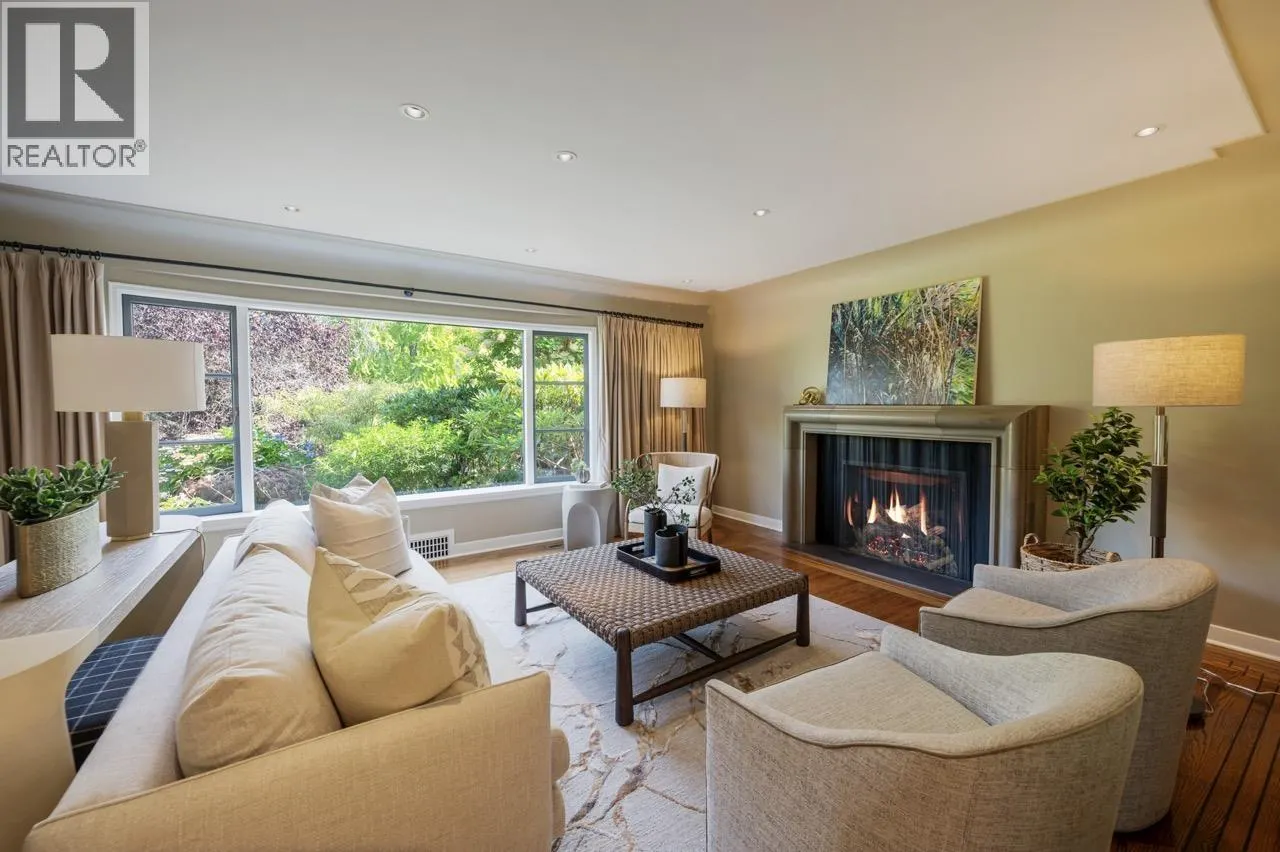 2533 WALLACE CRESCENT