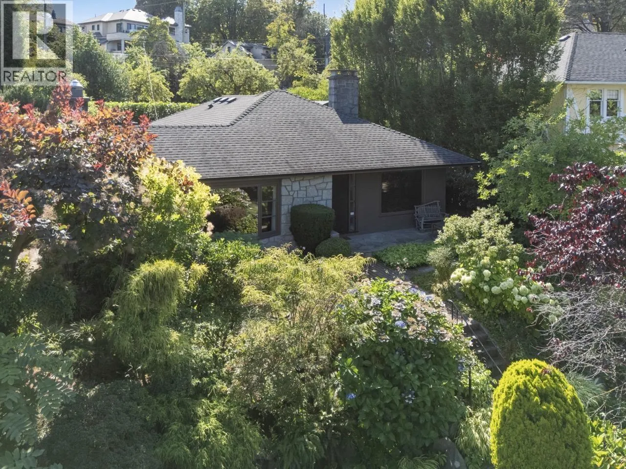 2533 WALLACE CRESCENT