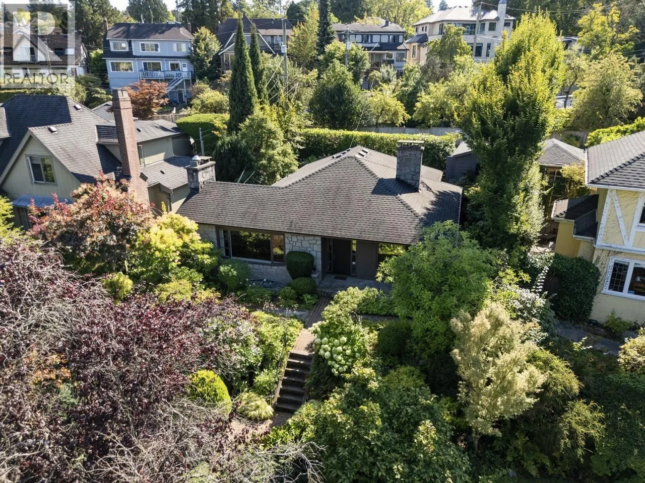 2533 WALLACE CRESCENT
