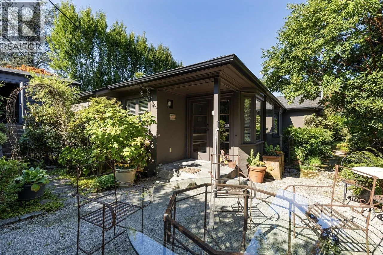 2533 WALLACE CRESCENT