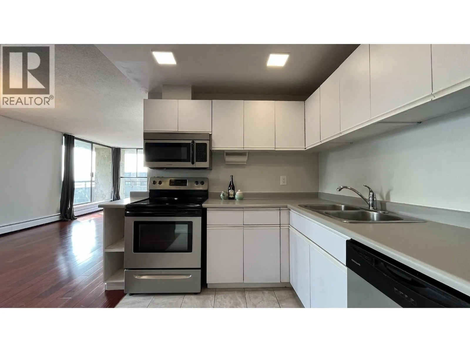 2105 3755 BARTLETT COURT