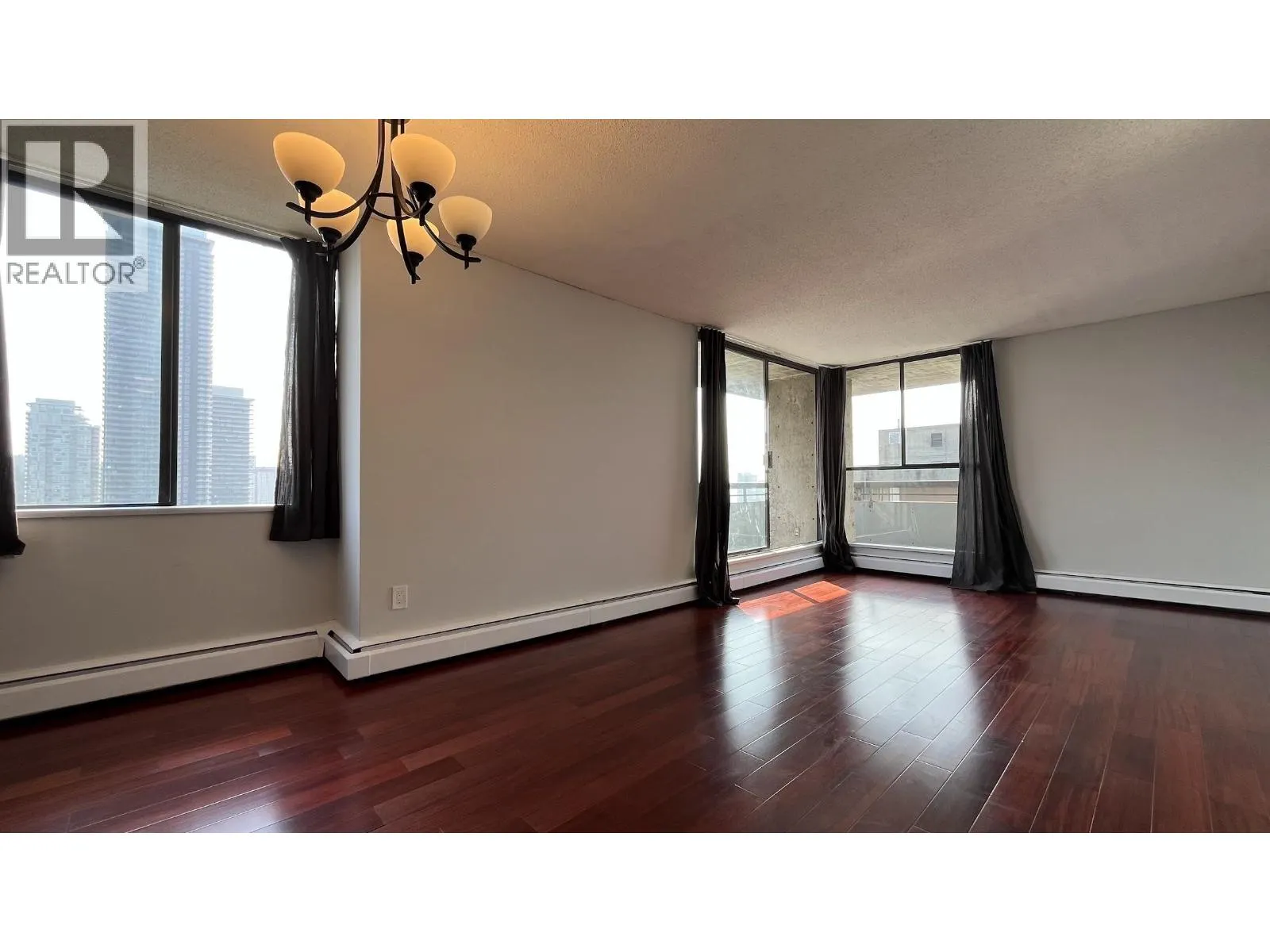 2105 3755 BARTLETT COURT