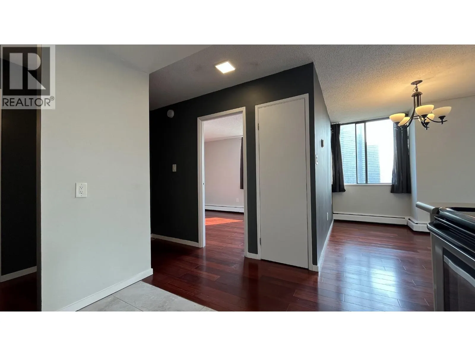 2105 3755 BARTLETT COURT